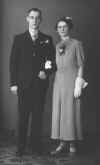 Roelof Kroneman (1908) en vrouw 1937.jpg (28262 bytes)